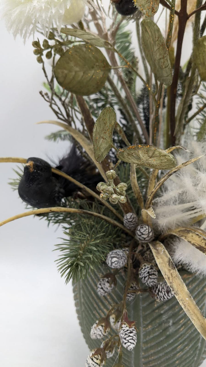 Wintergesteck Tischgesteck Vogel Blüte Zapfen Beeren Gräser Tanne grün gold weiß