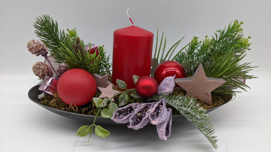 Weihnachtsgesteck Adventsgesteck Tischgesteck Sterne Kerze Kugeln Schoten rot