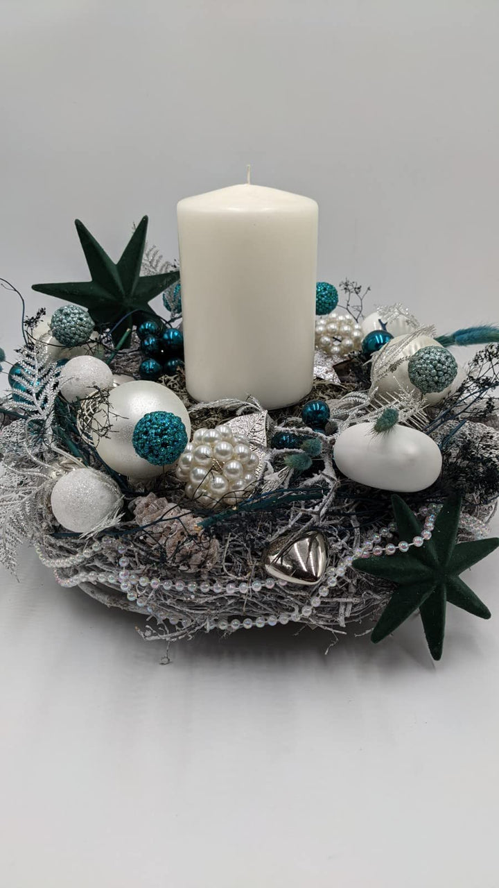 Weihnachtsgesteck Adventskranz Adventsgesteck Kugel Perle Stern Kerze Zapfen Gräser türkis grün silber weiß