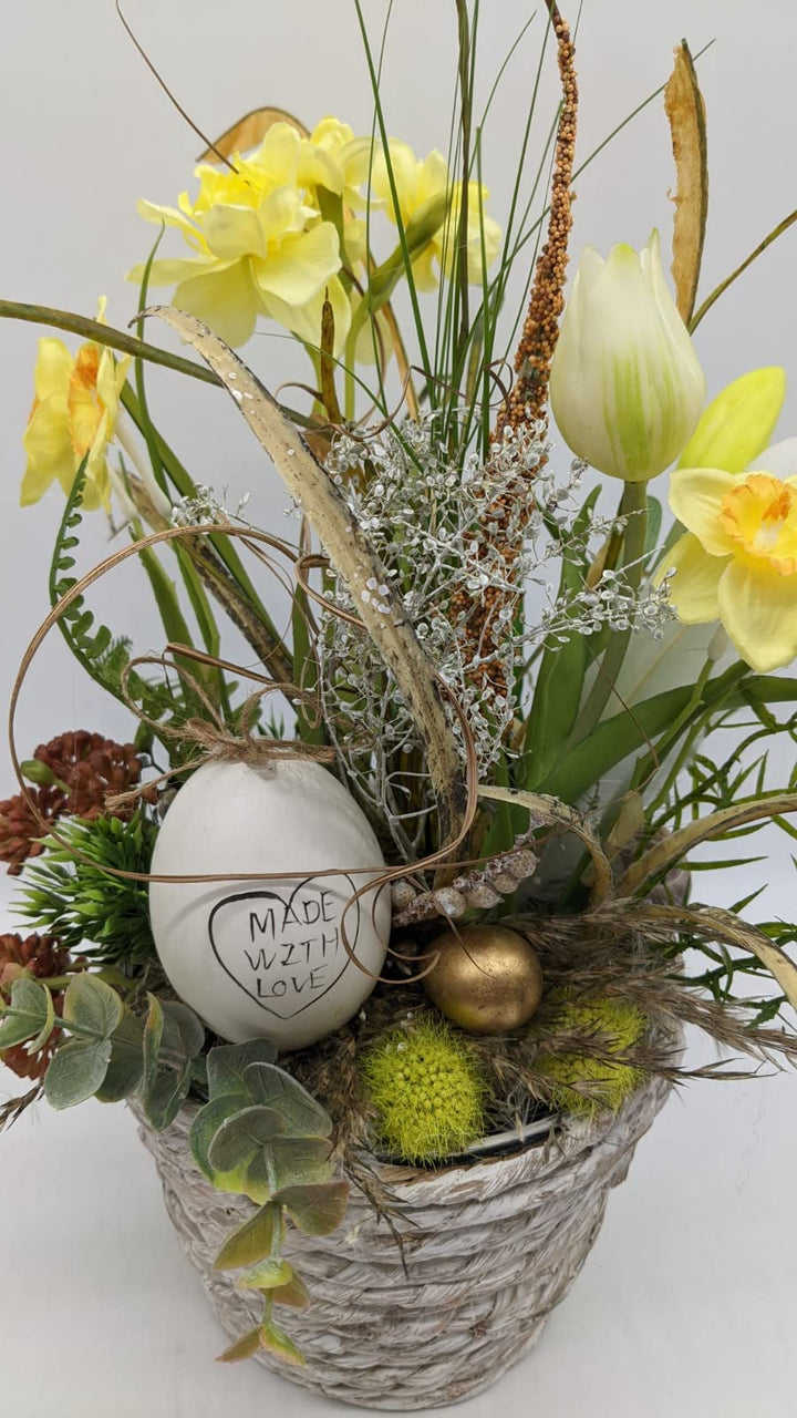 Ostergesteck Frühlingsgesteck Tulpen Narzissen Eier Gräser gelb grün gold