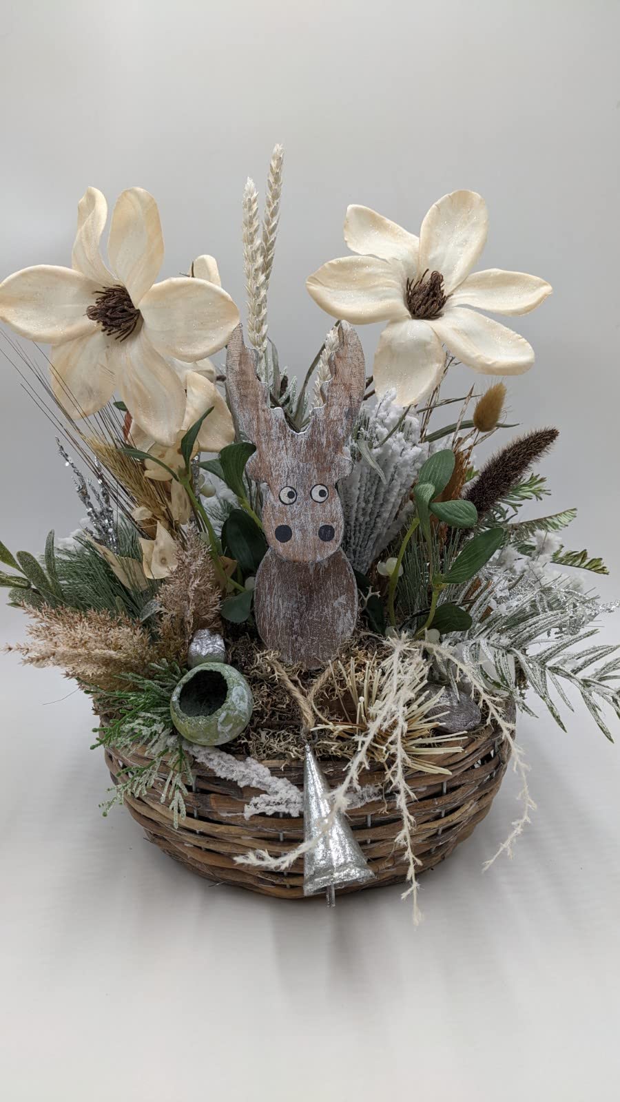 Wintergesteck Weihnachtsgesteck Elch Magnolie Gräser Tanne creme silber