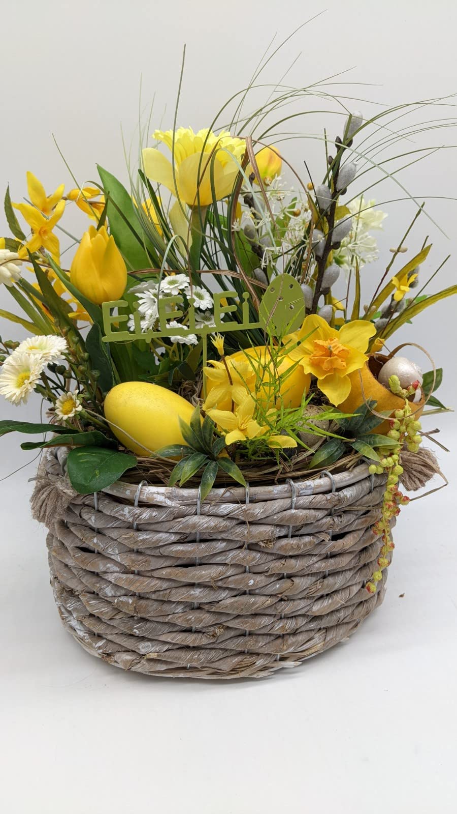 Ostergesteck Frühlingsgesteck Schriftzug Stecker Tulpen Narzisse Eier Weidenkätzchen Gräser gelb grün