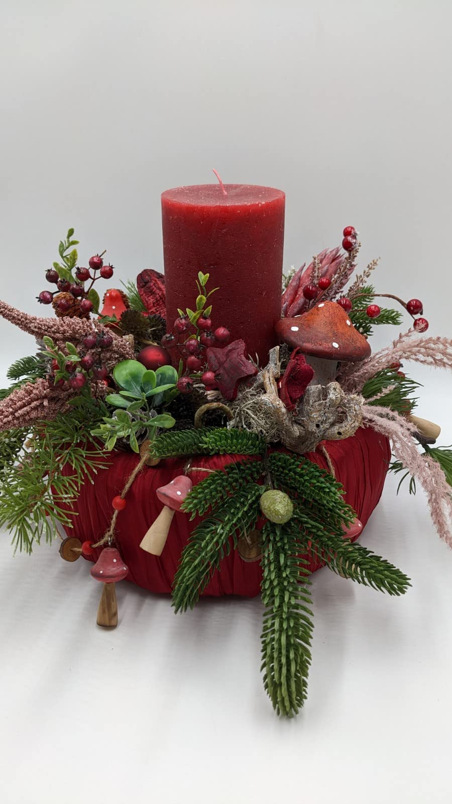 Weihnachtsgesteck Adventskranz Adventsgesteck Pilz Zapfen Kerze Heide Beeren Tanne rot grün