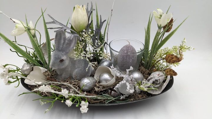 Ostergesteck Frühlingsgesteck Teelicht Schnecke Kerze Ei Hase Tulpe Beiwerk Gräser grau weiß