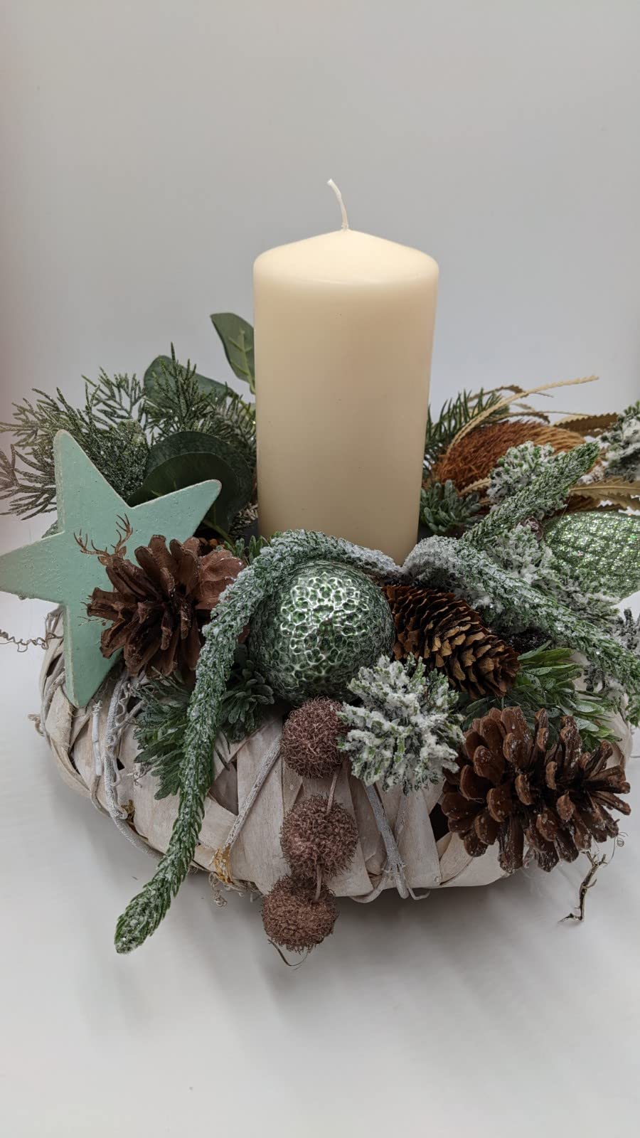 Weihnachtsgesteck Adventskranz Adventsgesteck Kugel Zapfen Stern Kerze Banksia Tanne creme mint