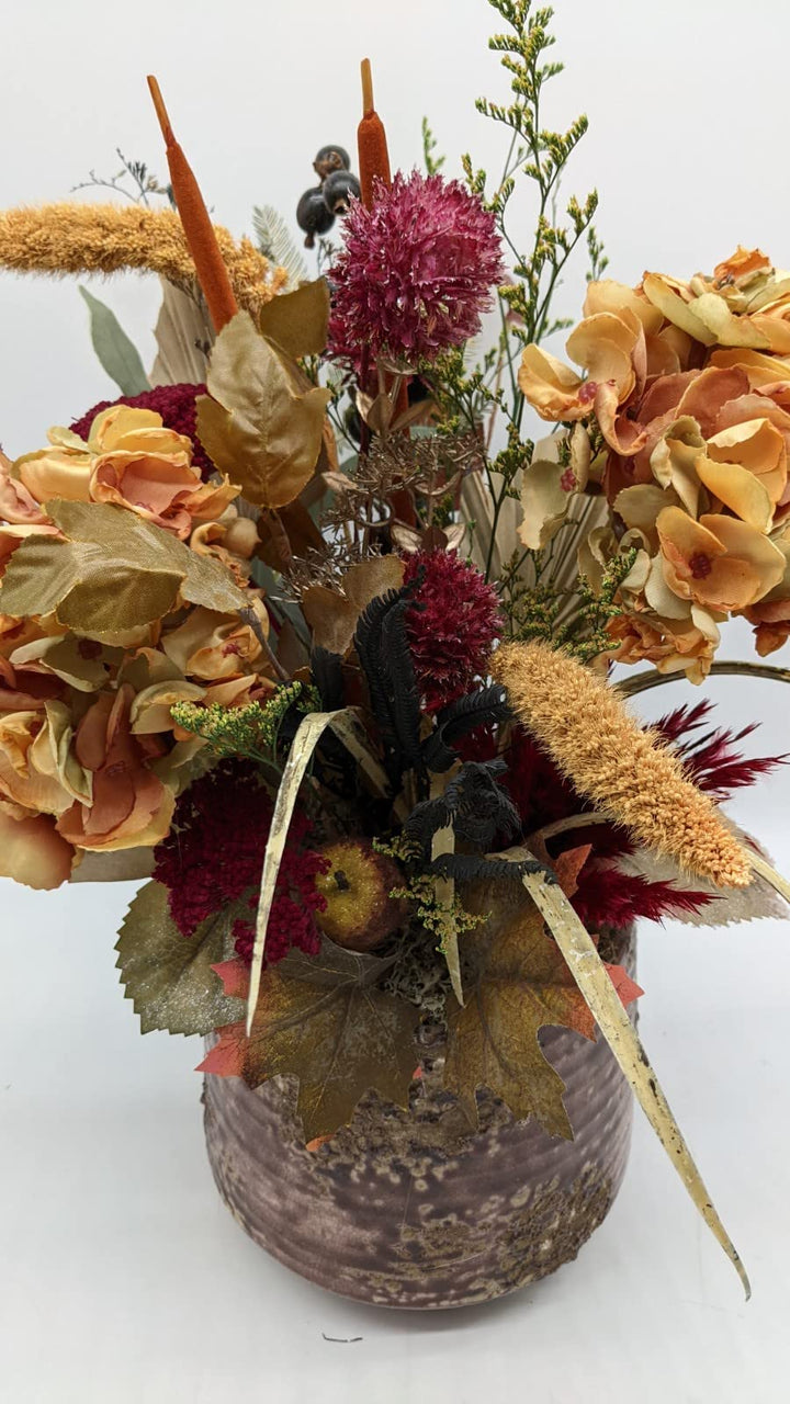 Blumenarrangement Herbstgesteck Herbstdekoration Apfel Hortensie Blätter Gräser orange rot