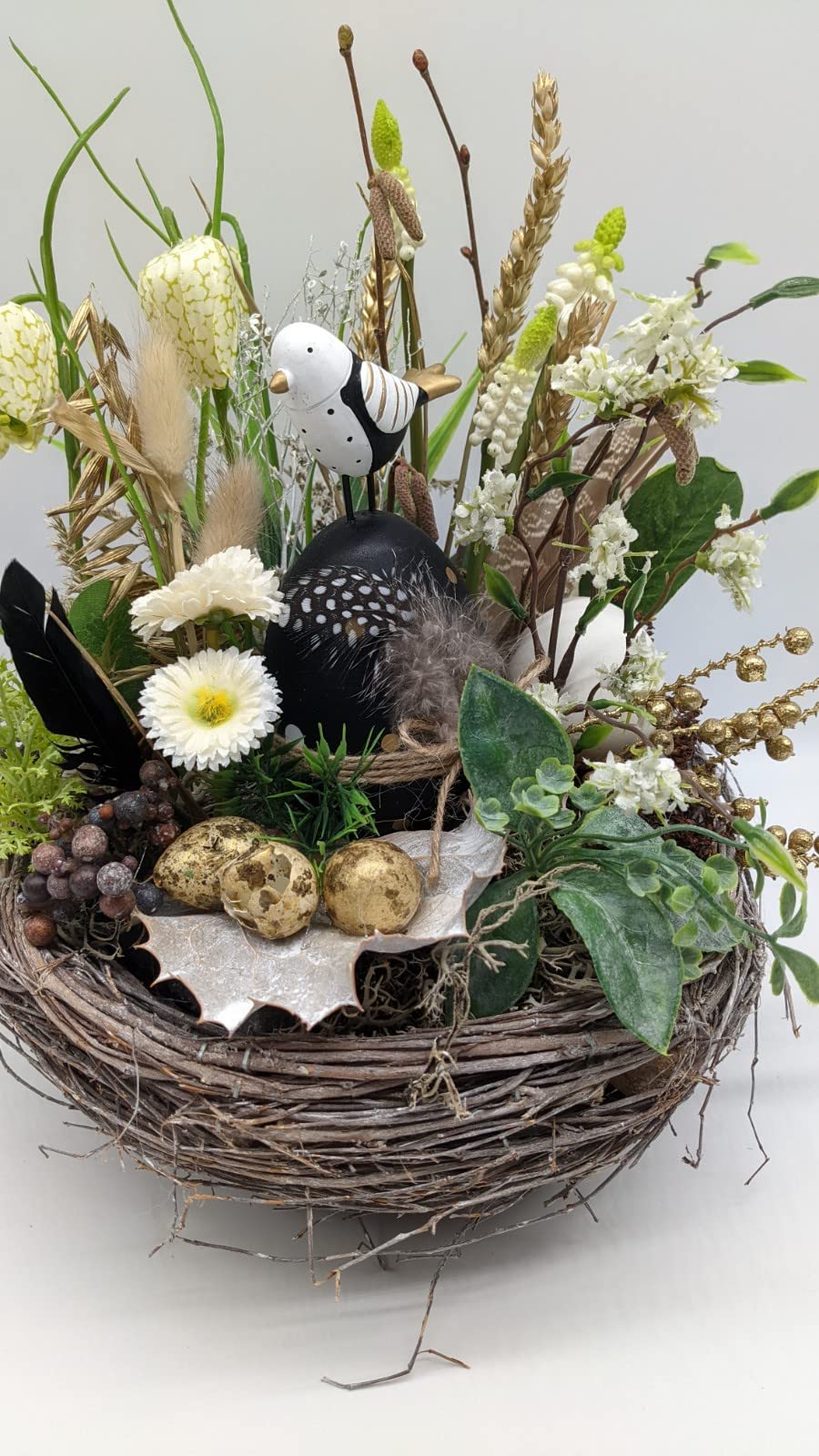 Ostergesteck Frühlingsgesteck Blumenarrangement Vogel Eier Schachbrettblumen Nest