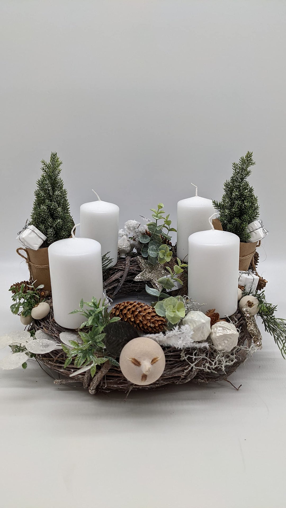 Weihnachtskranz Adventskranz Adventsgesteck Tannenbäumchen Kerzen Silberblatt weiß