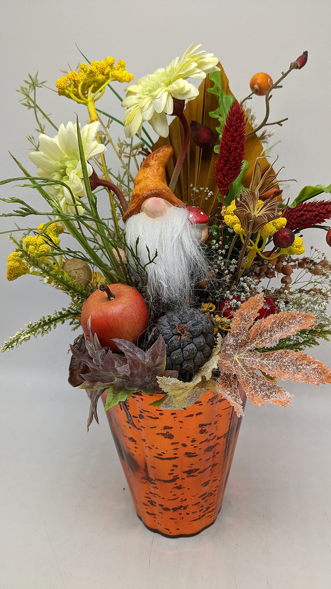 Tischgesteck Herbstgesteck Herbstdekoration Seidenblumen Wichtel Gerbera Apfel orange