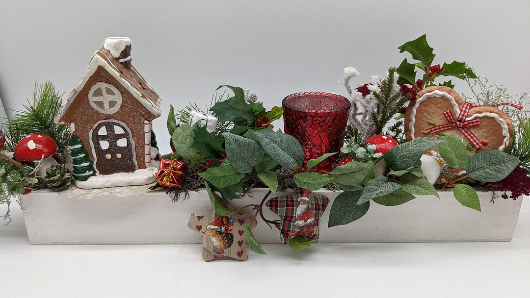 Weihnachtsgesteck Adventsgesteck Lebkuchenhaus Teelicht Herz Pilze Tischgesteck rot