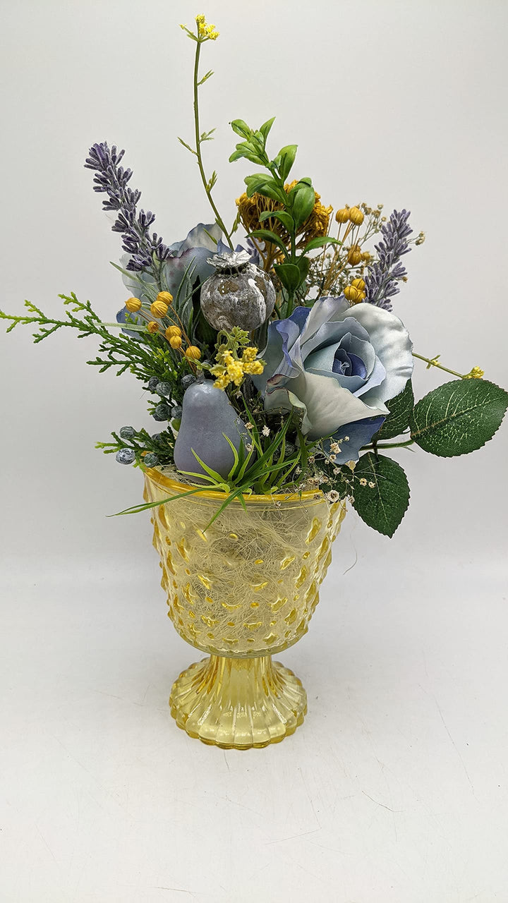 Tischgesteck Herbstgesteck Herbstdekoration Seidenblumen Rosen Lavendel Pokal blau gelb