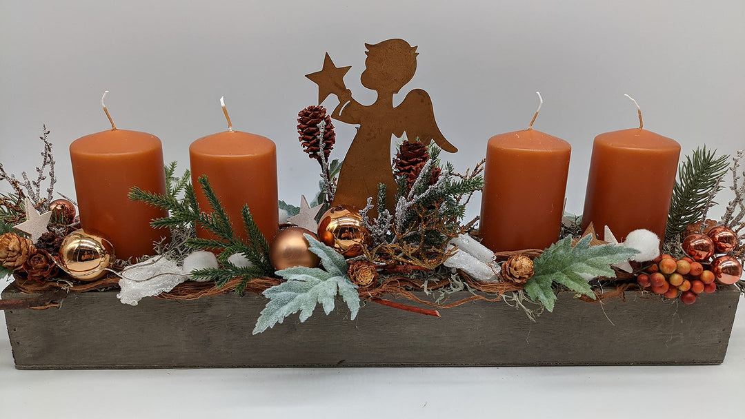 Weihnachtsgesteck Adventsgesteck Wintergesteck Weihnachten Kerzen Engel Kugeln rost orange