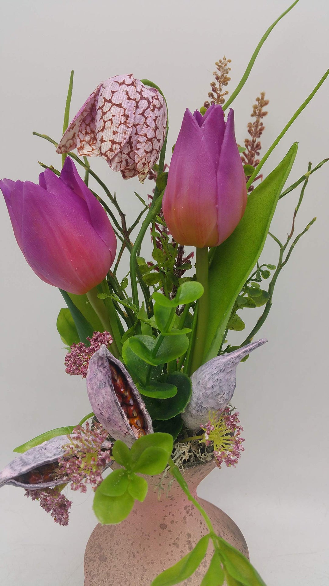 Seidenblumengesteck Frühlingsgesteck Kunstfloristik Tulpen Schachbrettblume lila