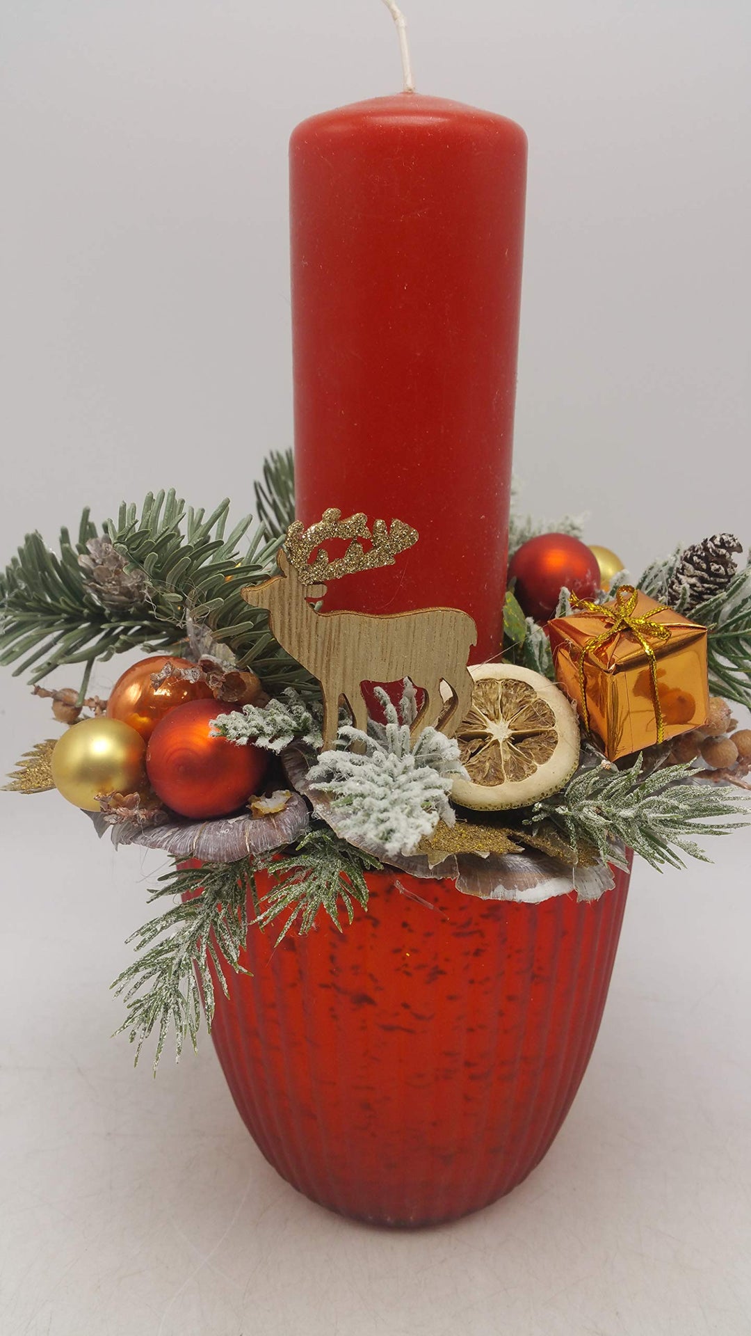 Weihnachtsgesteck Adventsgesteck Kunstfloristik Kerze Kugeln Hirsch Pilz orange