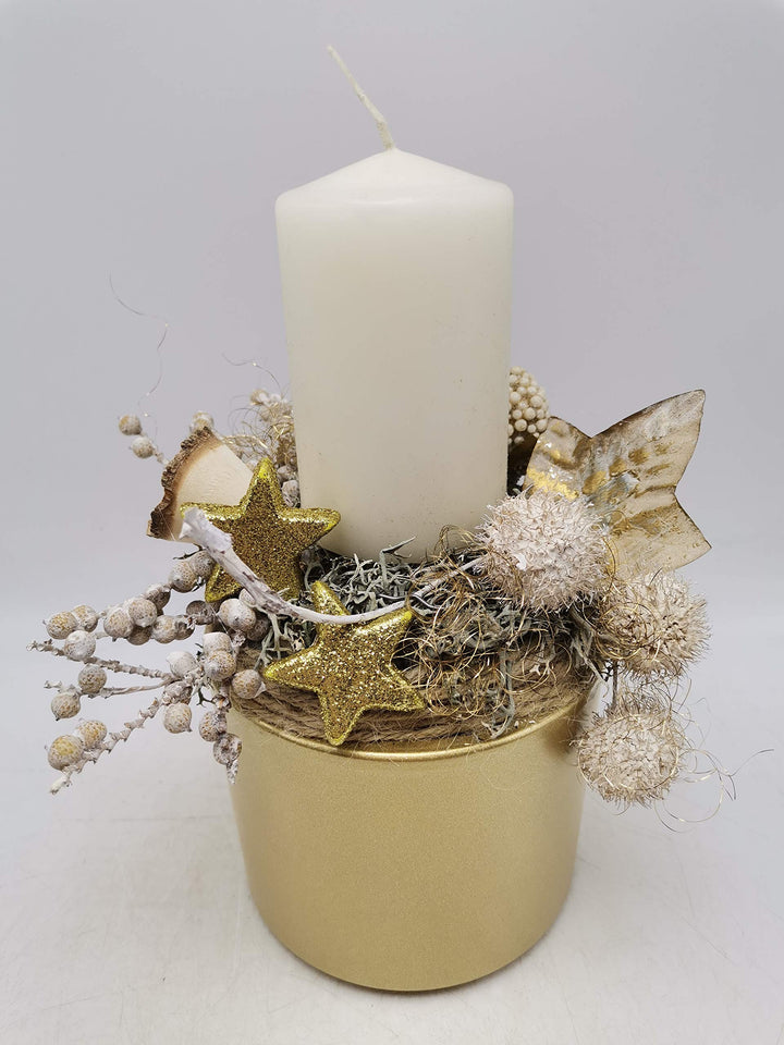 Weihnachtsgesteck Adventsgesteck Wintergesteck Kerze Sterne Beeren gold creme