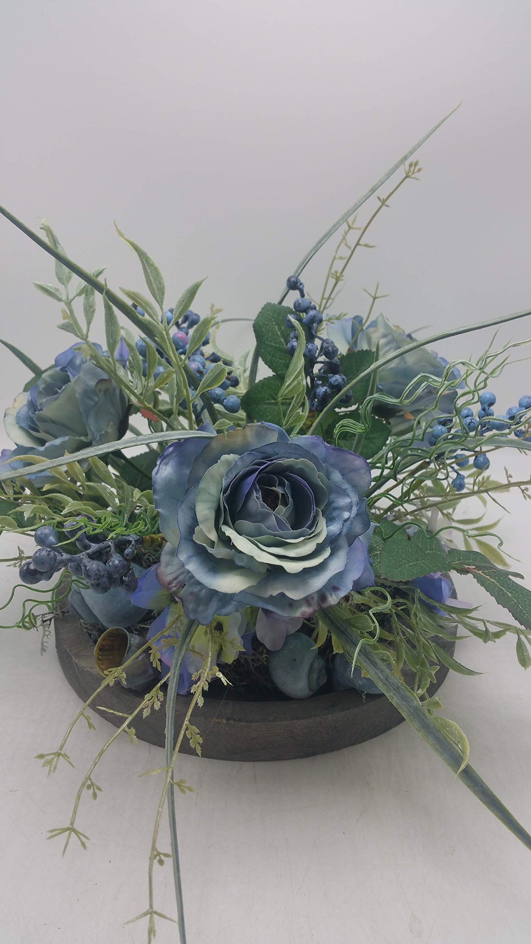 Tischgesteck Herbstgesteck Kunstfloristik Blumengesteck Rosen Beeren blau