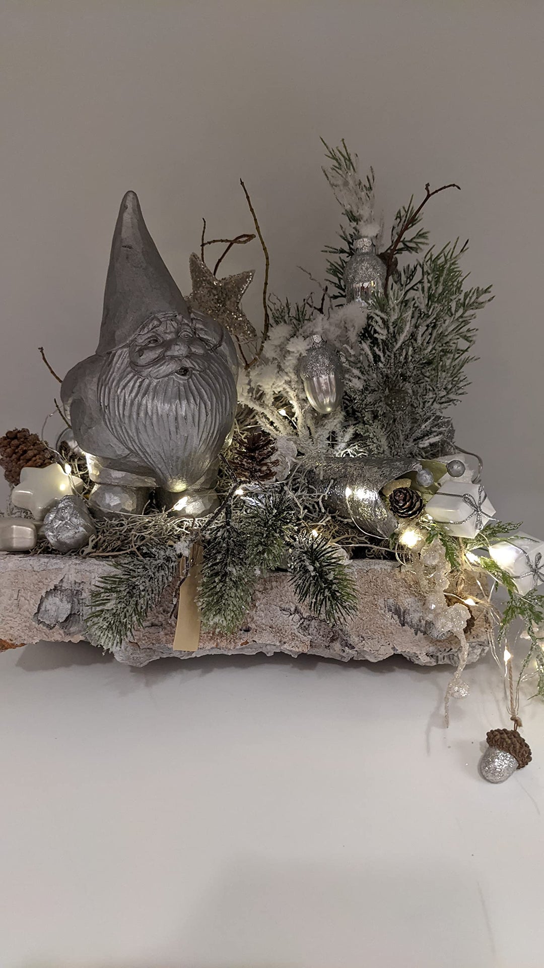Weihnachtsgesteck Adventsgesteck Tischgesteck Weihnachtsmann Füllhorn beleuchtet silber