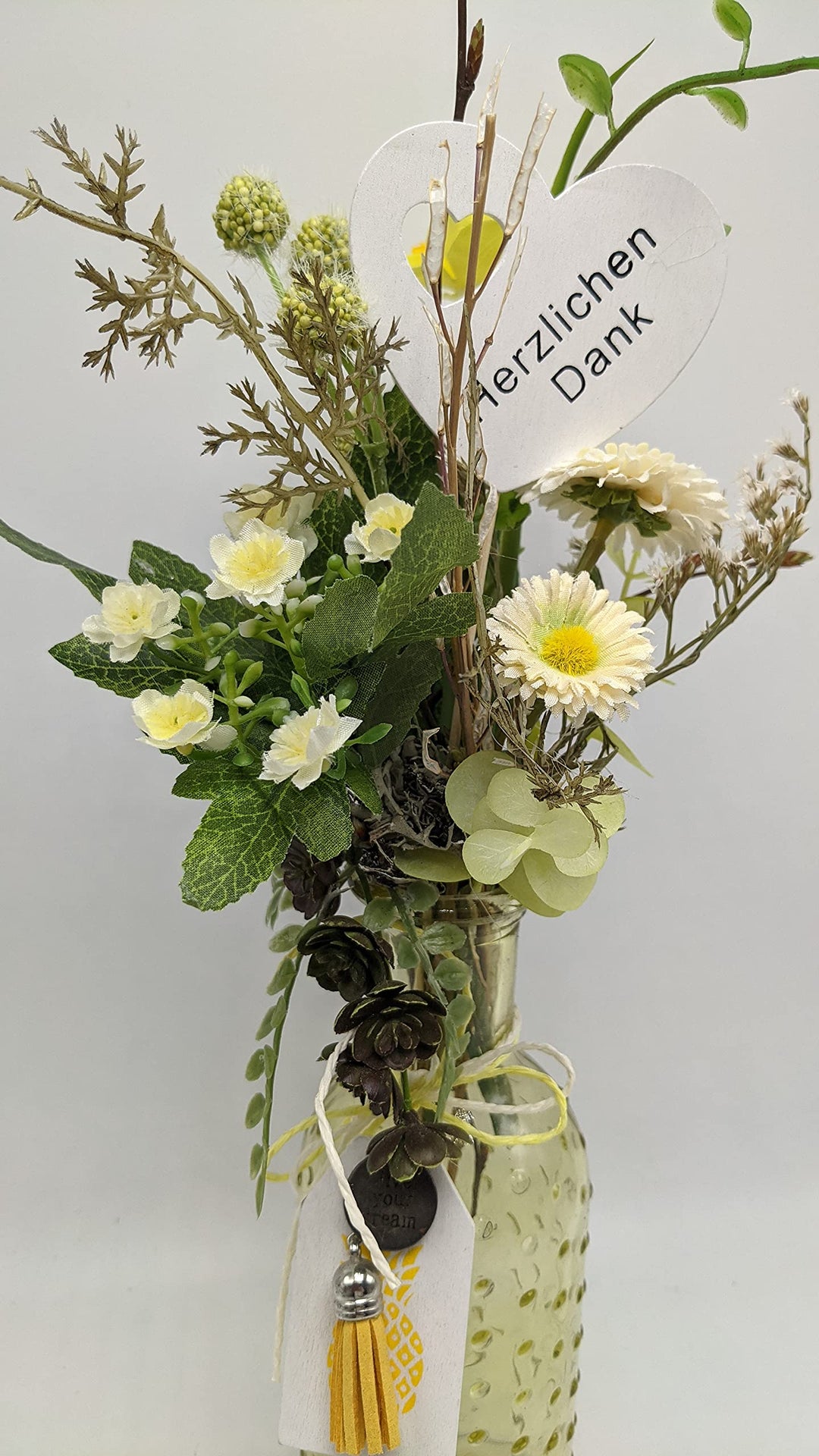 Muttertag Frühlingsgesteck Seidenblumen Blumengesteck Bellis Gräser Herz"Herzlichen Dank" weiß