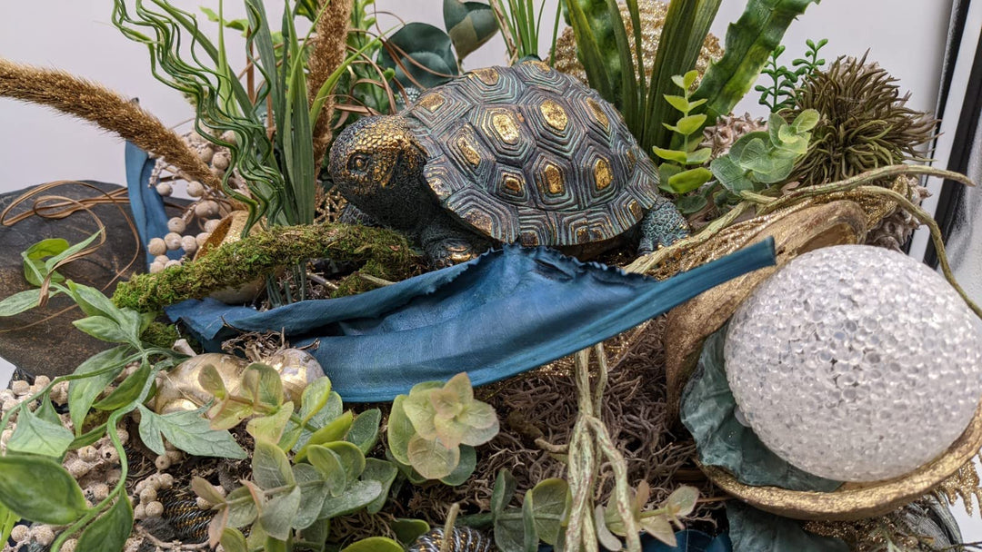 Tischgesteck Sommergesteck LED Schildkröte Schnecke Gräser blau grün gold