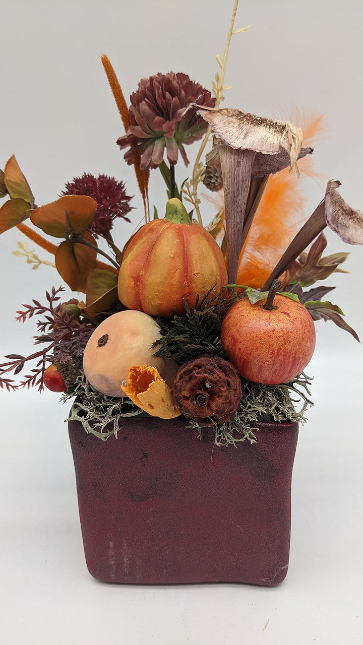 Blumengesteck Herbstgesteck Herbstdekoration Tischgesteck Kürbis Apfel Blüten Feder orange