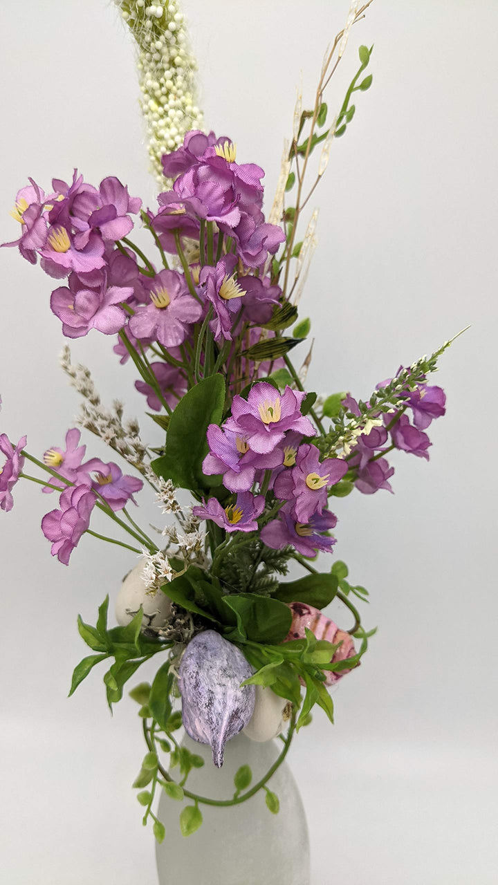 Sommergesteck Sommerdekoration Seidenblumen Flieder Schnecke Schote Vase lila
