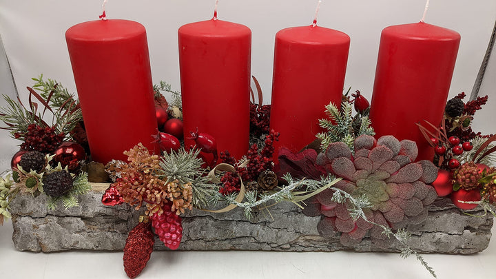 Weihnachtsgesteck Adventsdeko Adventsgesteck Wintergesteck Kerzen Beeren Sukkulente rot