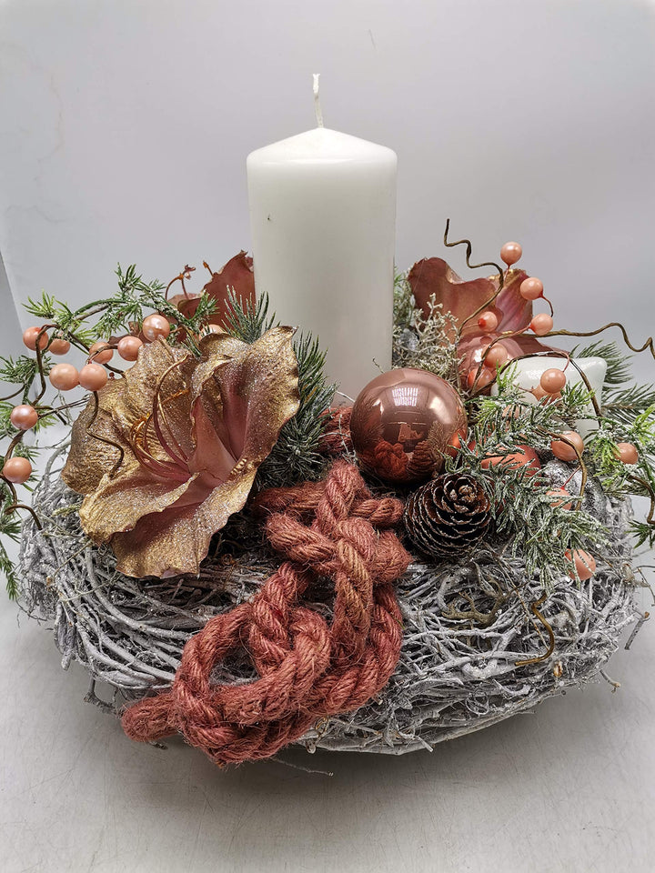 Weihnachtskranz Adventskranz Weihnachtsgesteck Kerze Kugeln Amaryllis Beeren weiß apricot