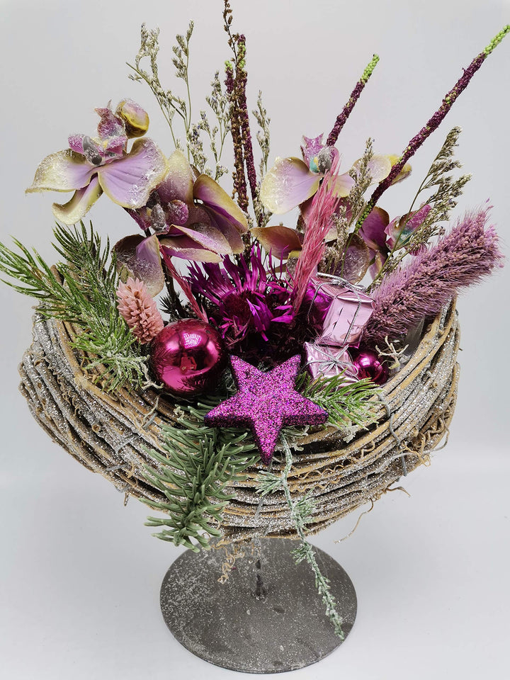 Weihnachtsgesteck Adventsgesteck Wintergesteck Orchidee Kugeln Geschenke Stern lila