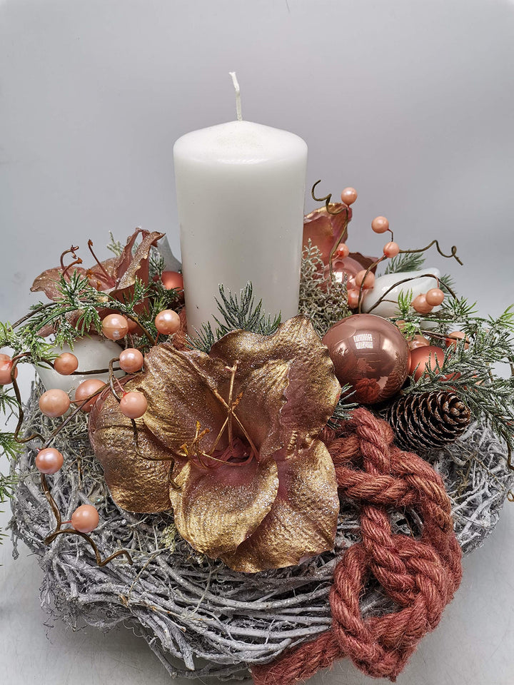 Weihnachtskranz Adventskranz Weihnachtsgesteck Kerze Kugeln Amaryllis Beeren weiß apricot