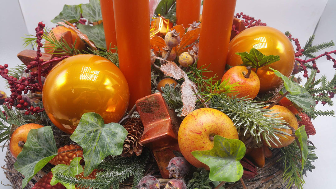 Weihnachtskranz Seidenblumengesteck Adventskranz Kerzen Kugeln Äpfel Efeu XXL