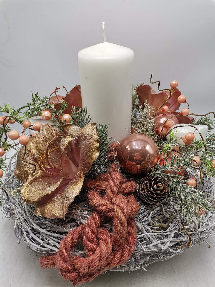 Weihnachtskranz Adventskranz Weihnachtsgesteck Kerze Kugeln Amaryllis Beeren weiß apricot