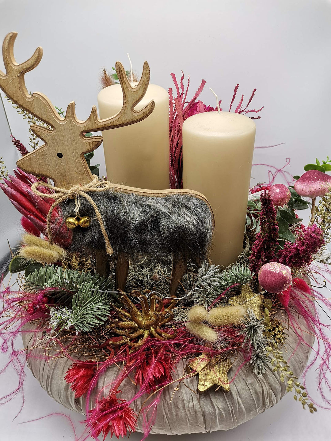 Weihnachtsgesteck Adventsgesteck Adventskranz Kerzen Hirsch Pilze Heide creme rot XL