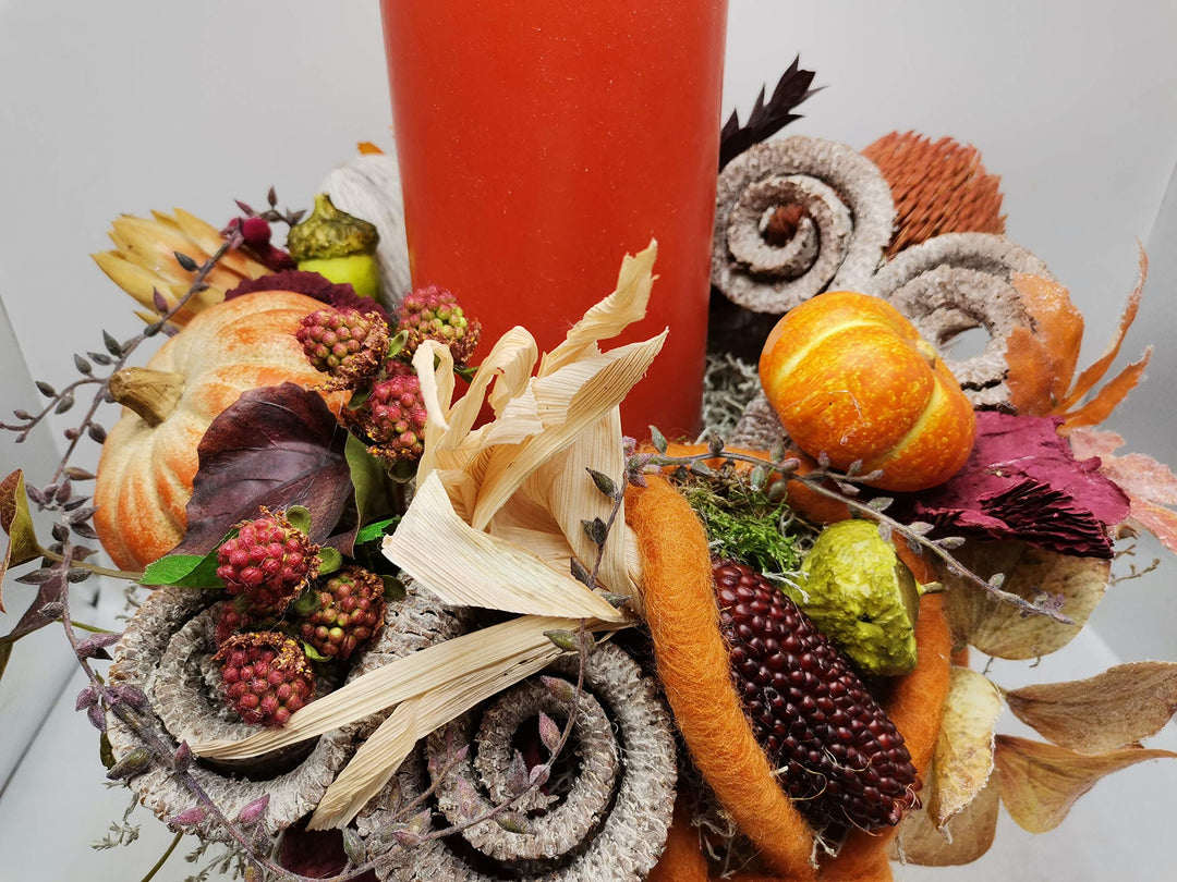 Herbstgesteck XL mit Kerze, Kürbis & Mais, 42 cm
